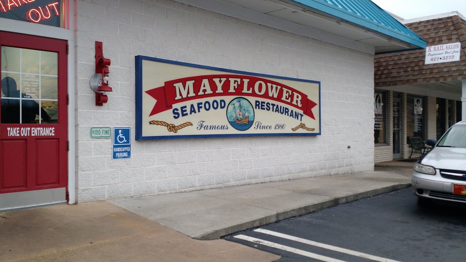 Seafood restaurant exterior with parking nearby.